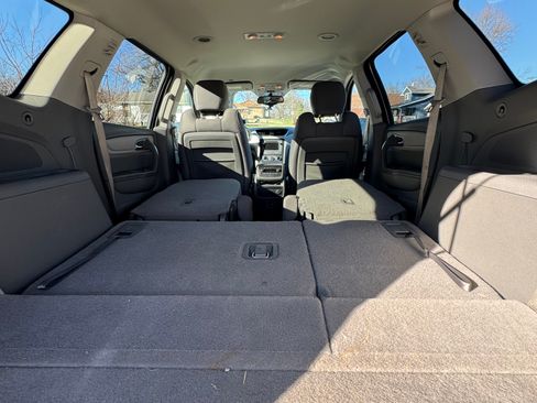 Used 2017 Chevrolet Traverse LT image 22