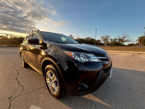 Used 2015 Toyota RAV4 LE image 2