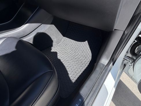 Used 2018 Tesla Model 3 Performance image 14