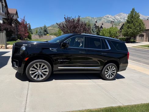 Used 2024 GMC Yukon Denali w/ Denali Reserve Package AWD/4WD image 2