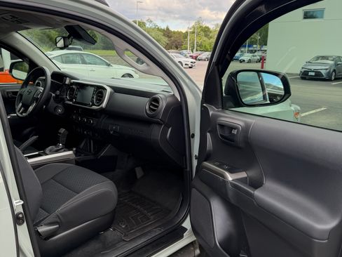 Used 2022 Toyota Tacoma SR5 w/ Trail Edition AWD/4WD image 18