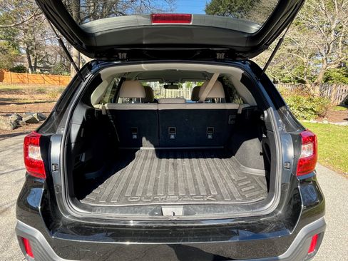 Used 2019 Subaru Outback 2.5i Premium image 6