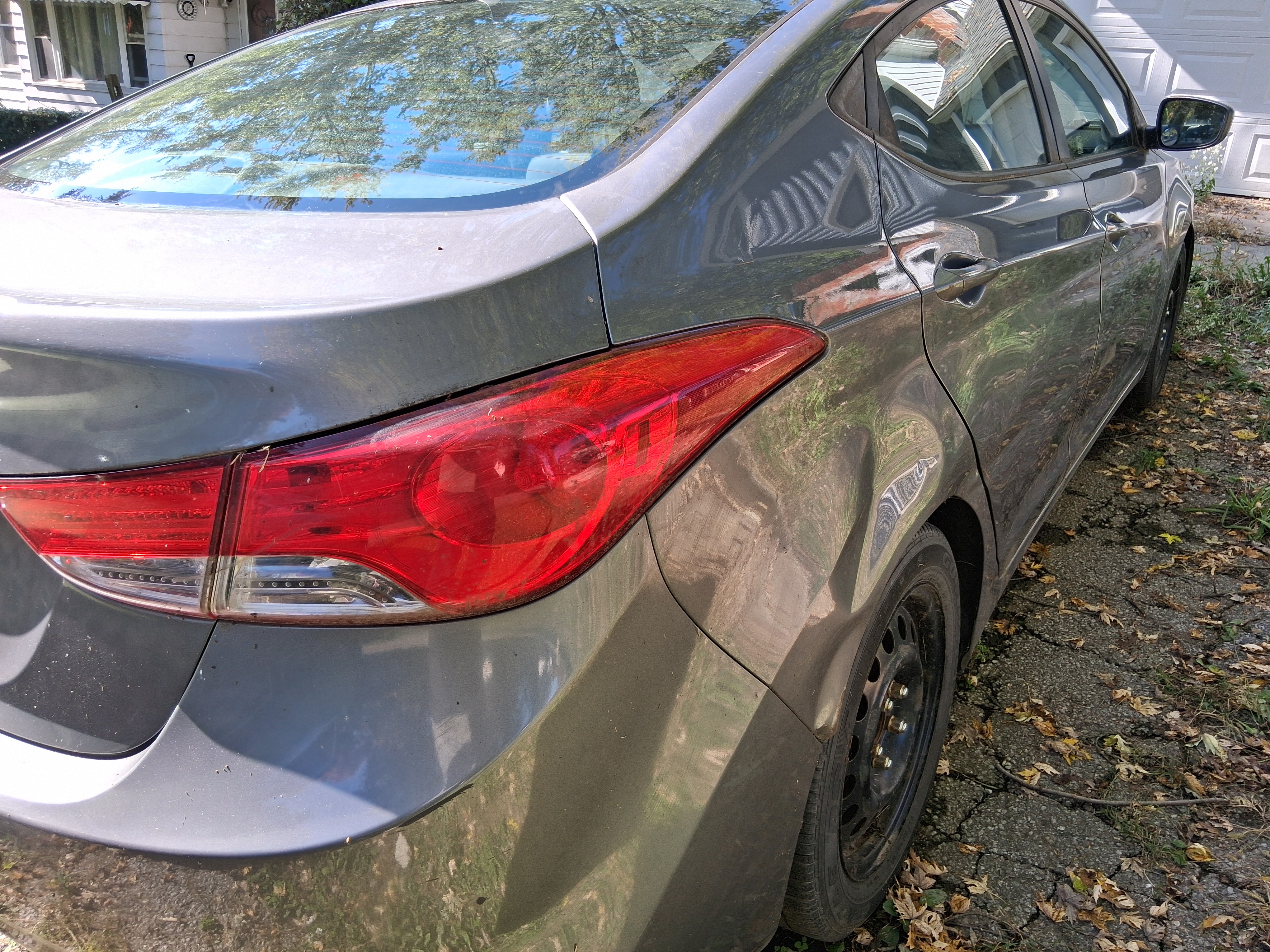 Used 2012 Hyundai Elantra GLS FWD image 4
