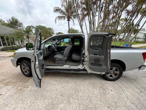 Used 2005 Nissan Titan SE image 13