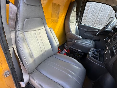 Used 2018 GMC Savana 3500 Extended w/ Driver Convenience Package image 13