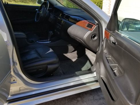Used 2011 Chevrolet Impala LT w/ Luxury Edition Package image 5