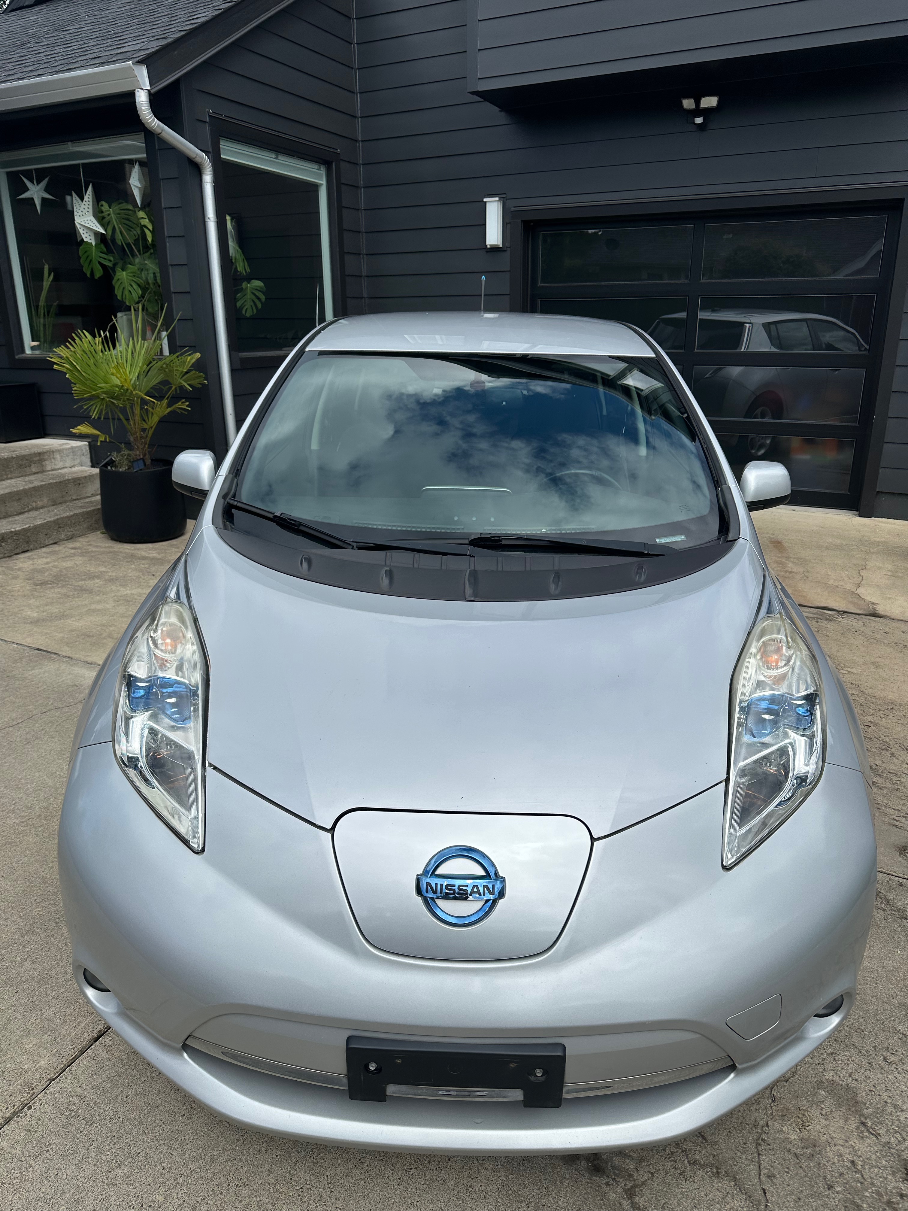 Used 2013 Nissan Leaf SV w/ LED & Quick Charge Pkg FWD image 2