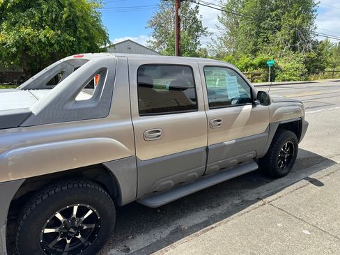 Used 2002 Chevrolet Avalanche 2500 RWD image 12