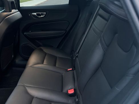 Used 2018 Volvo XC60 T5 Momentum w/ Vision Package AWD/4WD image 14