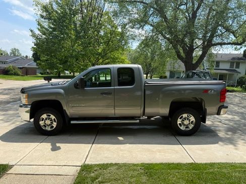 Used 2008 Chevrolet Silverado 2500 LT w/ 2LT Convenience Package AWD/4WD image 1