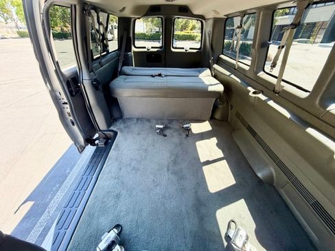 Used 2008 Chevrolet Express 3500 Passenger w/ LT Preferred Equipment Group RWD image 25