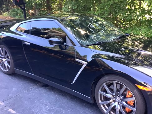 Used 2015 Nissan GT-R Premium AWD/4WD image 2