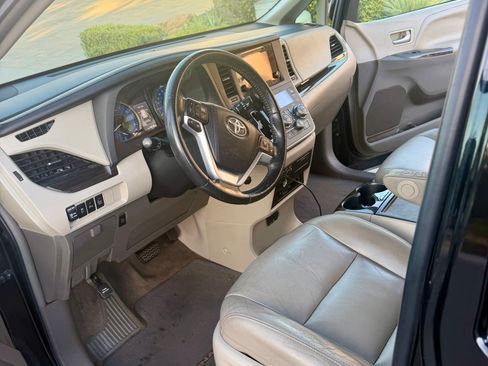 Used 2015 Toyota Sienna XLE Premium AWD/4WD image 18