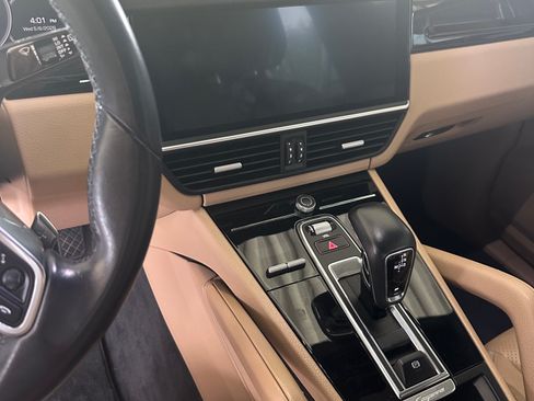 Used 2020 Porsche Cayenne AWD/4WD image 10