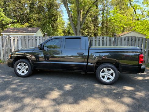 Used 2007 Dodge Dakota SLT w/ Sport Appearance Group AWD/4WD image 1