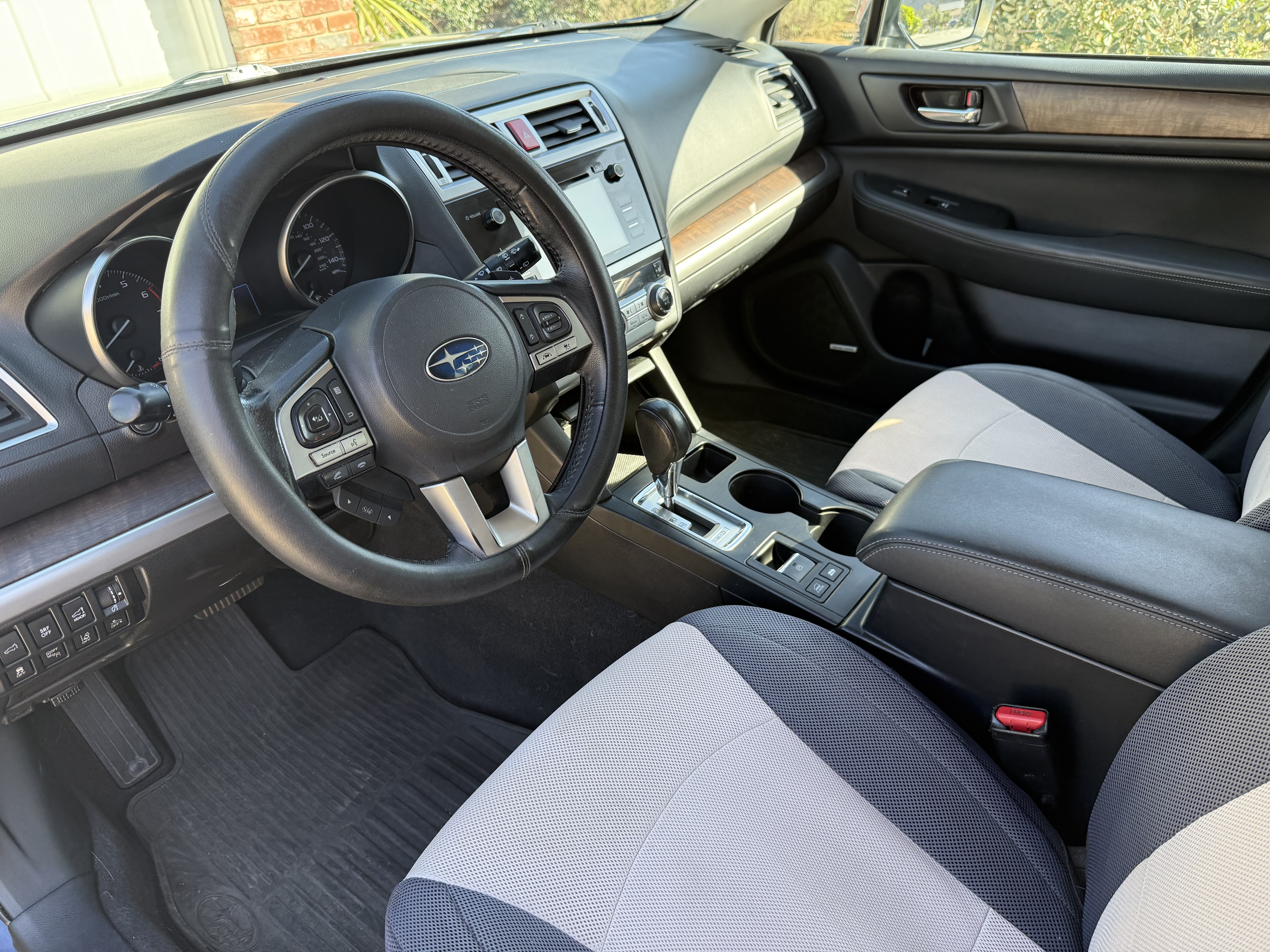 Used 2017 Subaru Outback 2.5i Limited AWD/4WD image 8