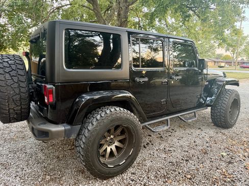 Used 2016 Jeep Wrangler Unlimited Sahara image 10