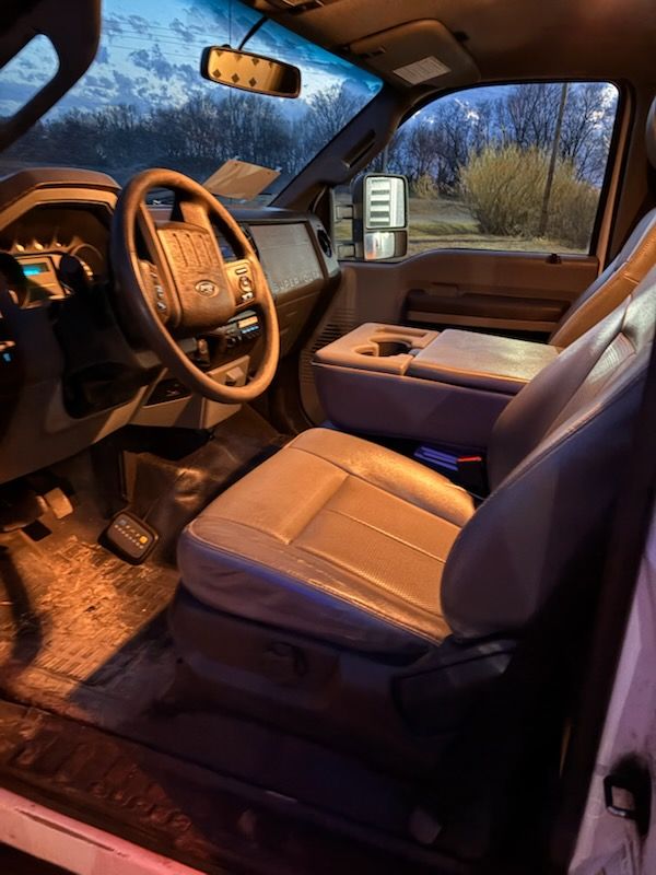 Used 2016 Ford F550 2WD Regular Cab Super Duty image 5