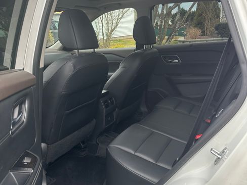 Used 2021 Nissan Rogue SV w/ Premium Package AWD/4WD image 10