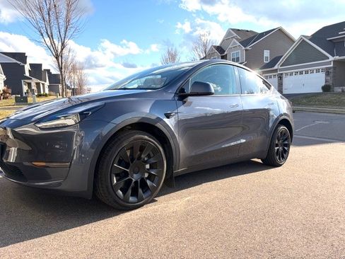 Used 2023 Tesla Model Y Long Range image 4