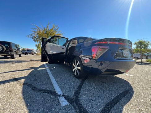 Used 2018 Toyota Mirai image 6