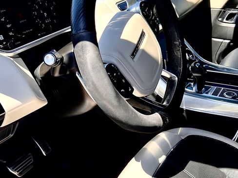 Used 2020 Land Rover Range Rover Sport HST image 17