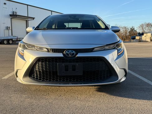 Used 2021 Toyota Corolla LE image 2