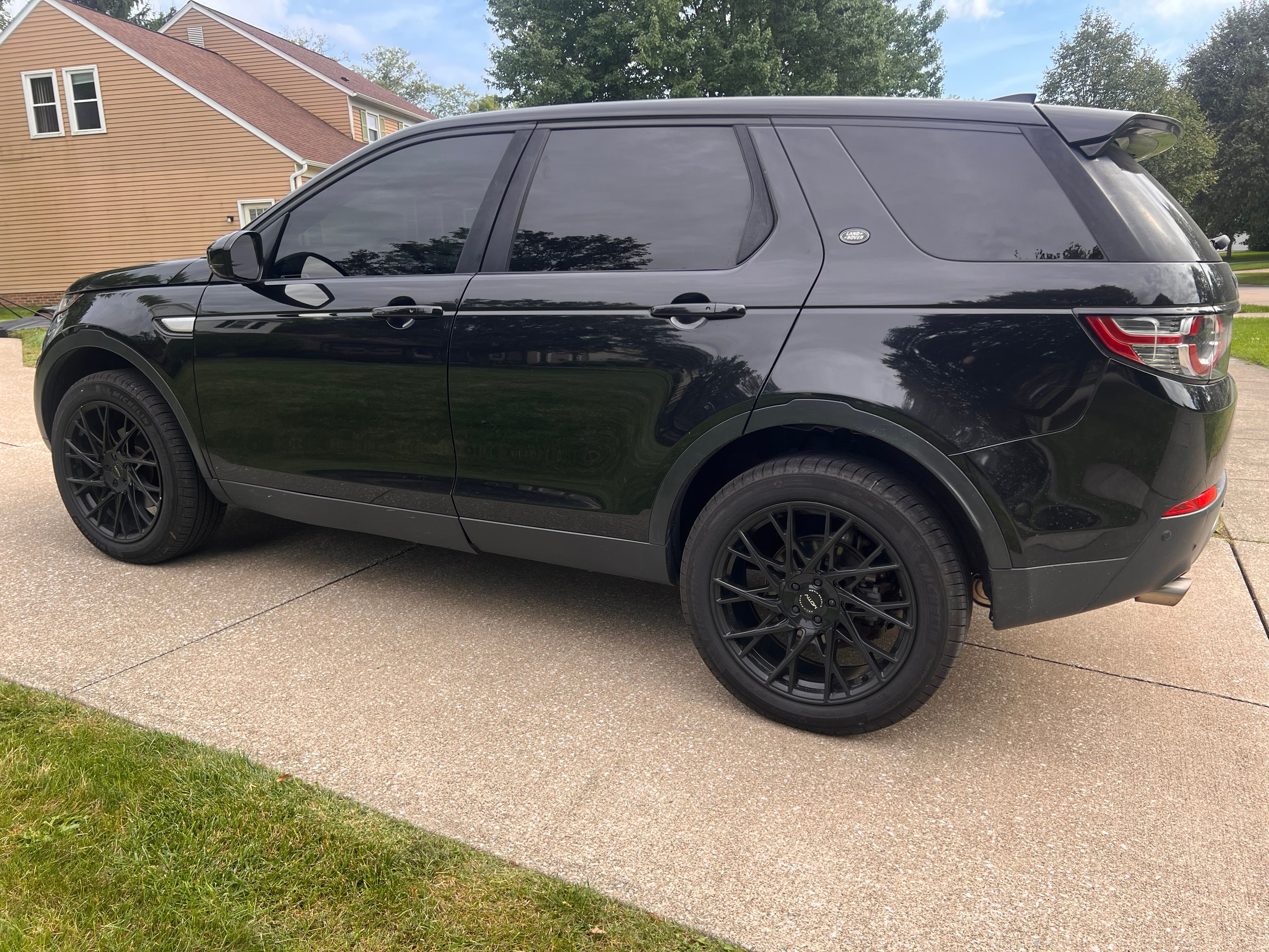 Used 2017 Land Rover Discovery Sport HSE AWD/4WD image 5