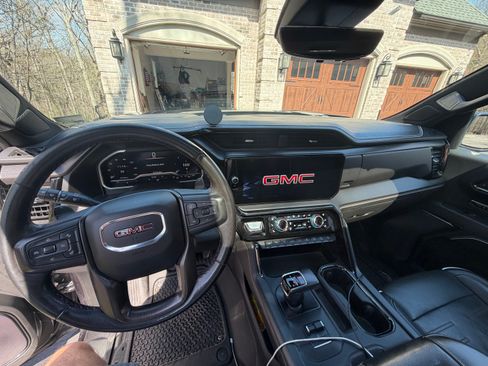 Used 2022 GMC Sierra 1500 AT4X image 9