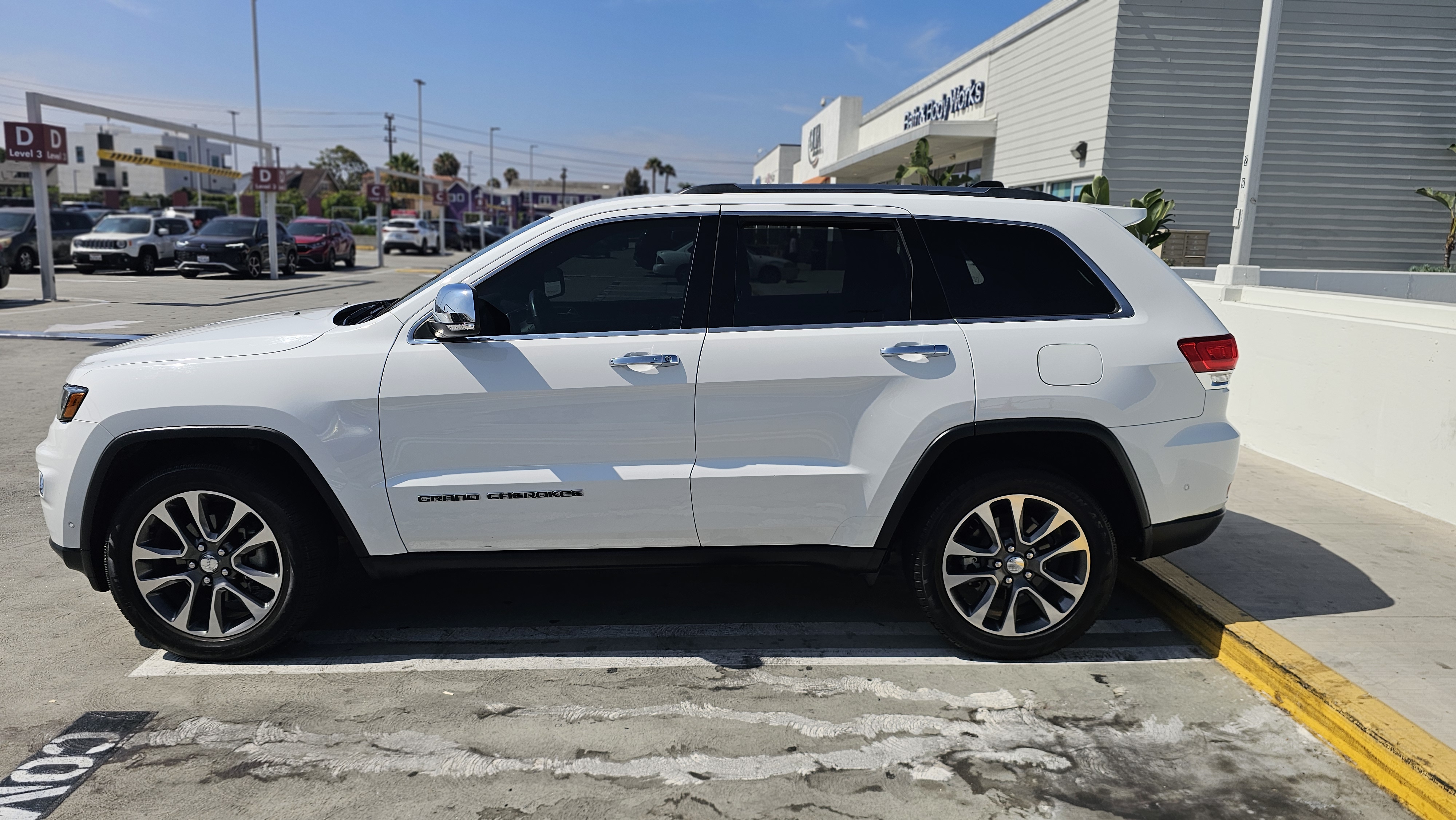 Used 2018 Jeep Grand Cherokee Limited w/ Luxury Group II AWD/4WD image 17