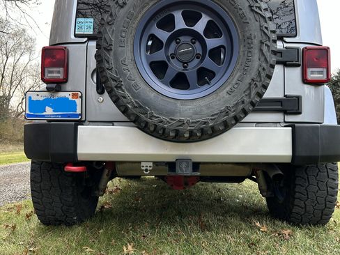 Used 2016 Jeep Wrangler Unlimited Sahara w/ Connectivity Group image 2