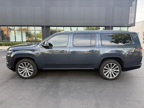 Used 2023 Jeep Grand Wagoneer L 4WD w/ Flexible Seating Group image 6