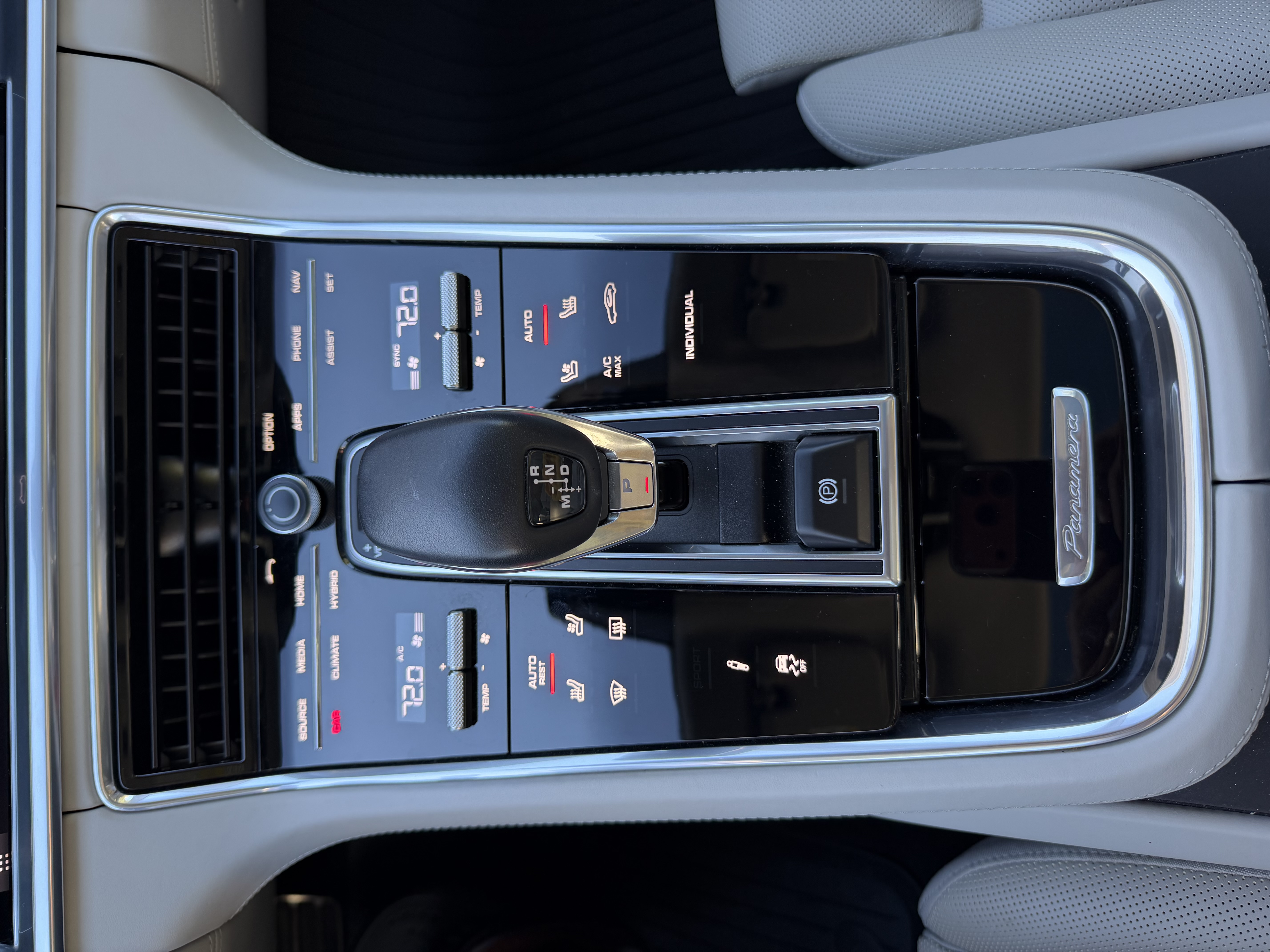 Used 2020 Porsche Panamera 4 E-Hybrid AWD/4WD image 13