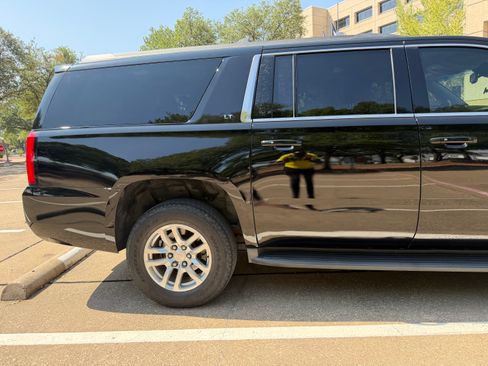 Used 2017 Chevrolet Suburban LT RWD image 20