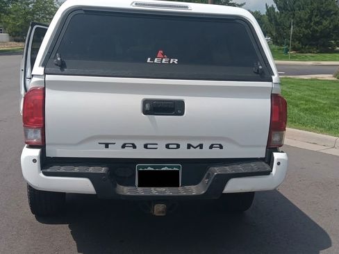 Used 2016 Toyota Tacoma TRD Off-Road w/ Premium & Technology Package AWD/4WD image 2
