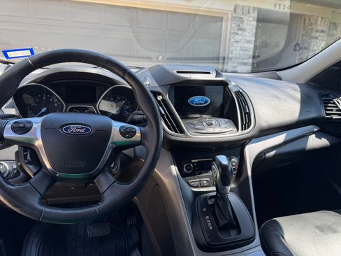 Used 2016 Ford Escape SE w/ SE Leather Comfort Package FWD image 5