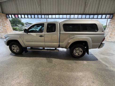 Used 2013 Toyota Tacoma PreRunner w/ SR5 Pkg RWD image 2