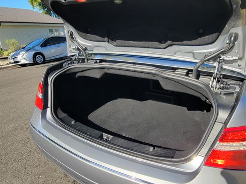 Used 2011 Mercedes-Benz E 350 Cabriolet image 20