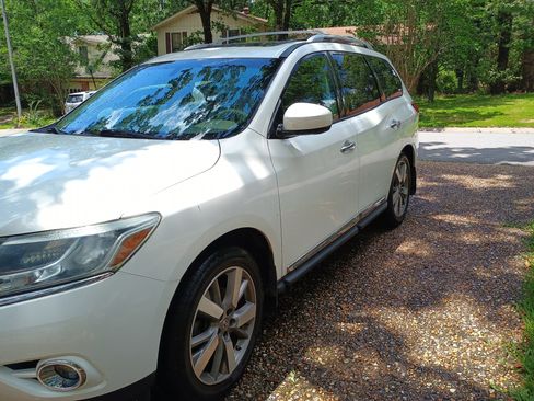 Used 2014 Nissan Pathfinder Platinum w/ Platinum Premium Package FWD image 4