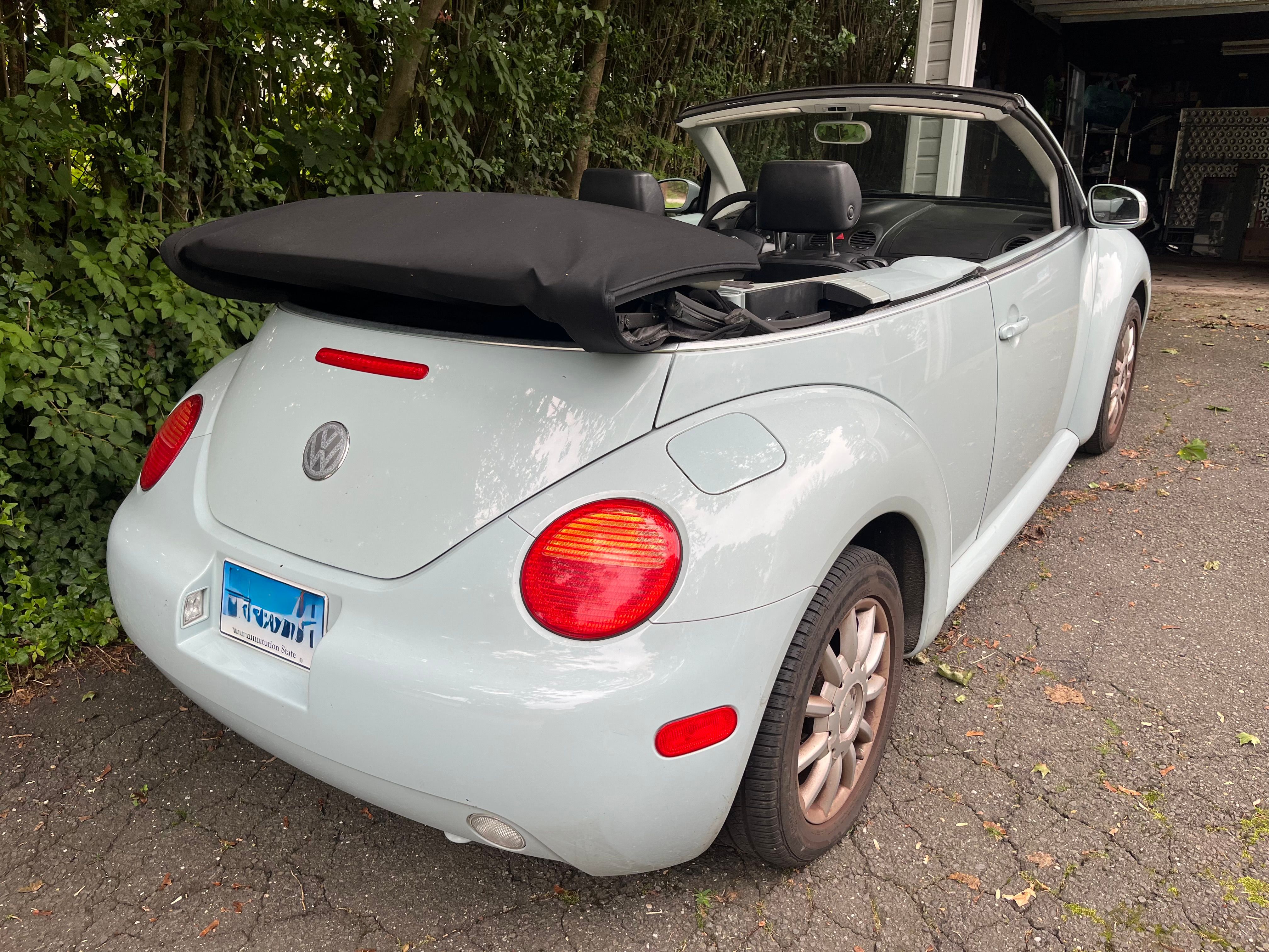 Used 2005 Volkswagen Beetle GLS FWD image 4