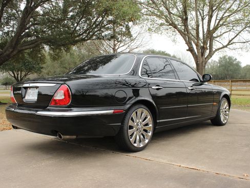 Used 2004 Jaguar XJ8 image 6