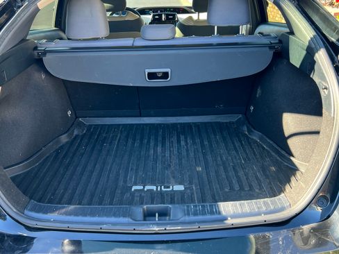 Used 2017 Toyota Prius Four Touring image 2