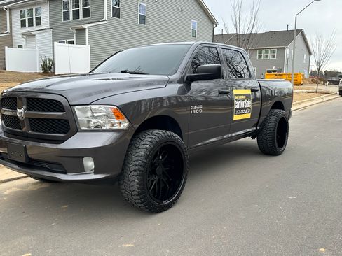 Used 2017 RAM 1500 Express image 2