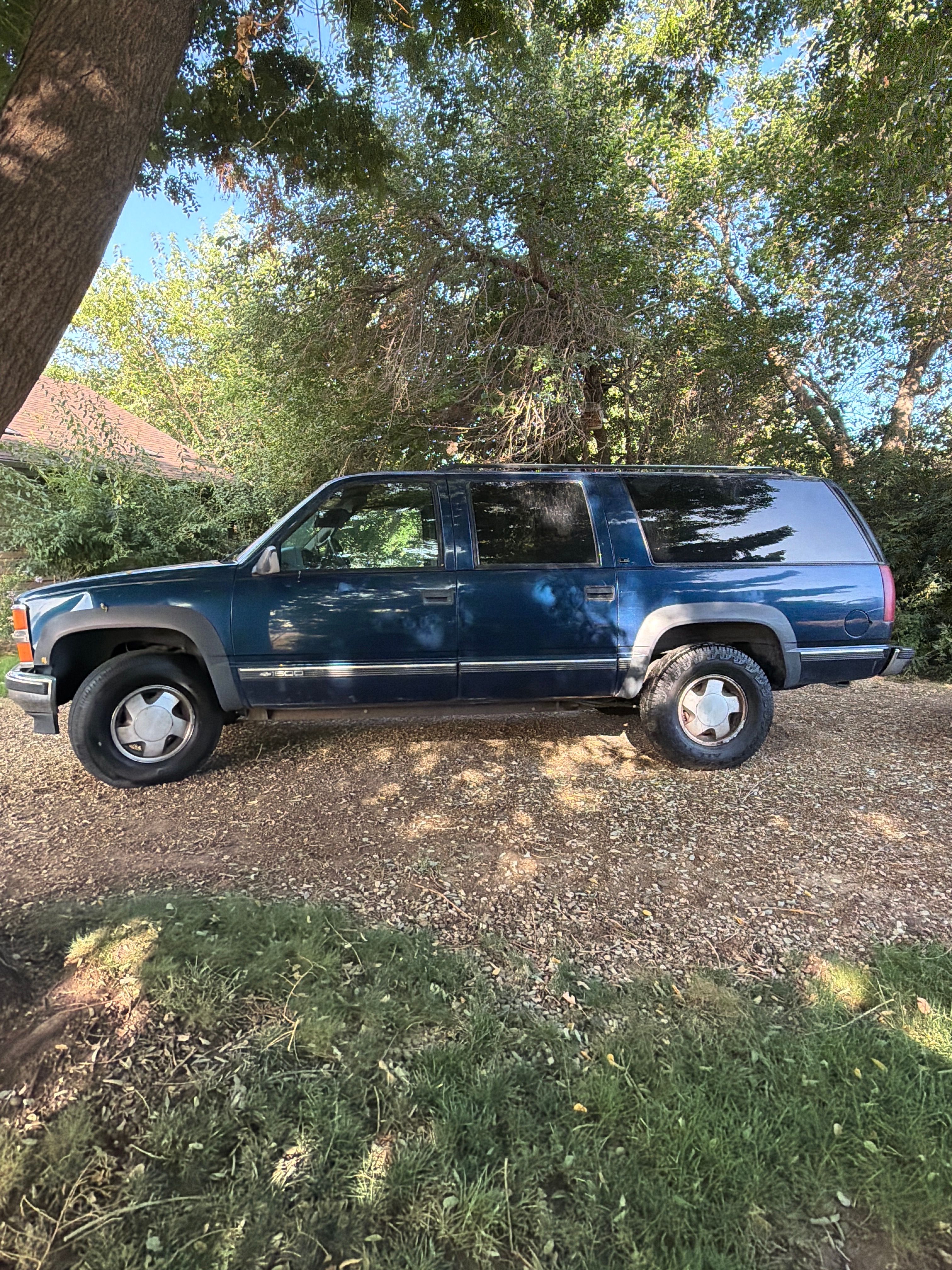 Used 1999 Chevrolet Suburban 4WD w/ Preferred Equipment Group 2 image 2