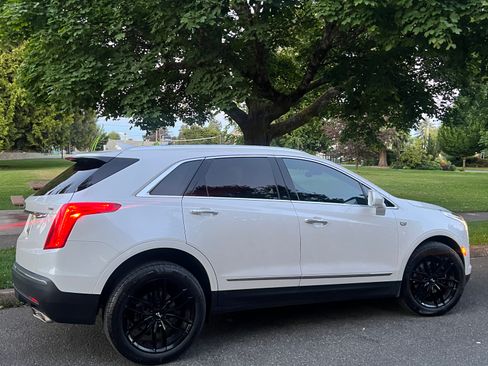 Used 2017 Cadillac XT5 Luxury w/ Driver Awareness Package AWD/4WD image 2
