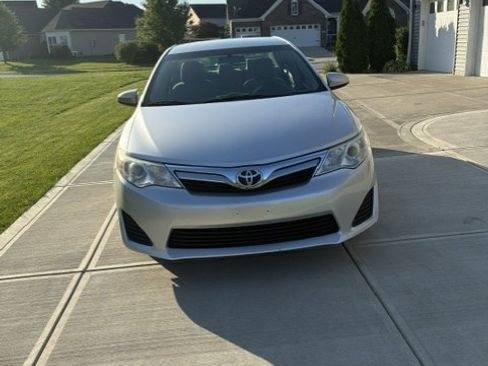Used 2012 Toyota Camry LE FWD image 9