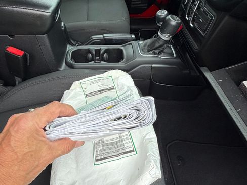 Used 2021 Jeep Gladiator Sport AWD/4WD image 8