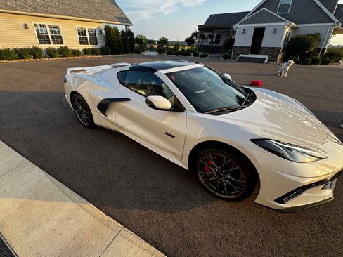 Used 2023 Chevrolet Corvette Stingray Premium Cpe w/ Z51 Performance Package RWD image 8