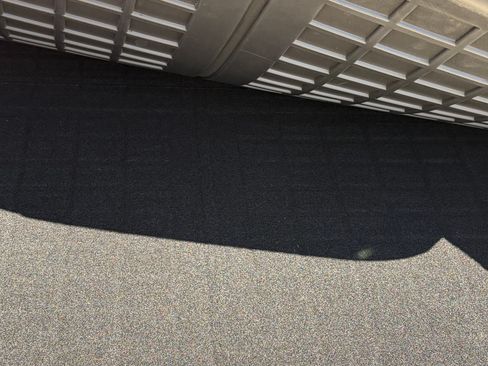 Used 2024 Tesla Model Y 2WD image 12