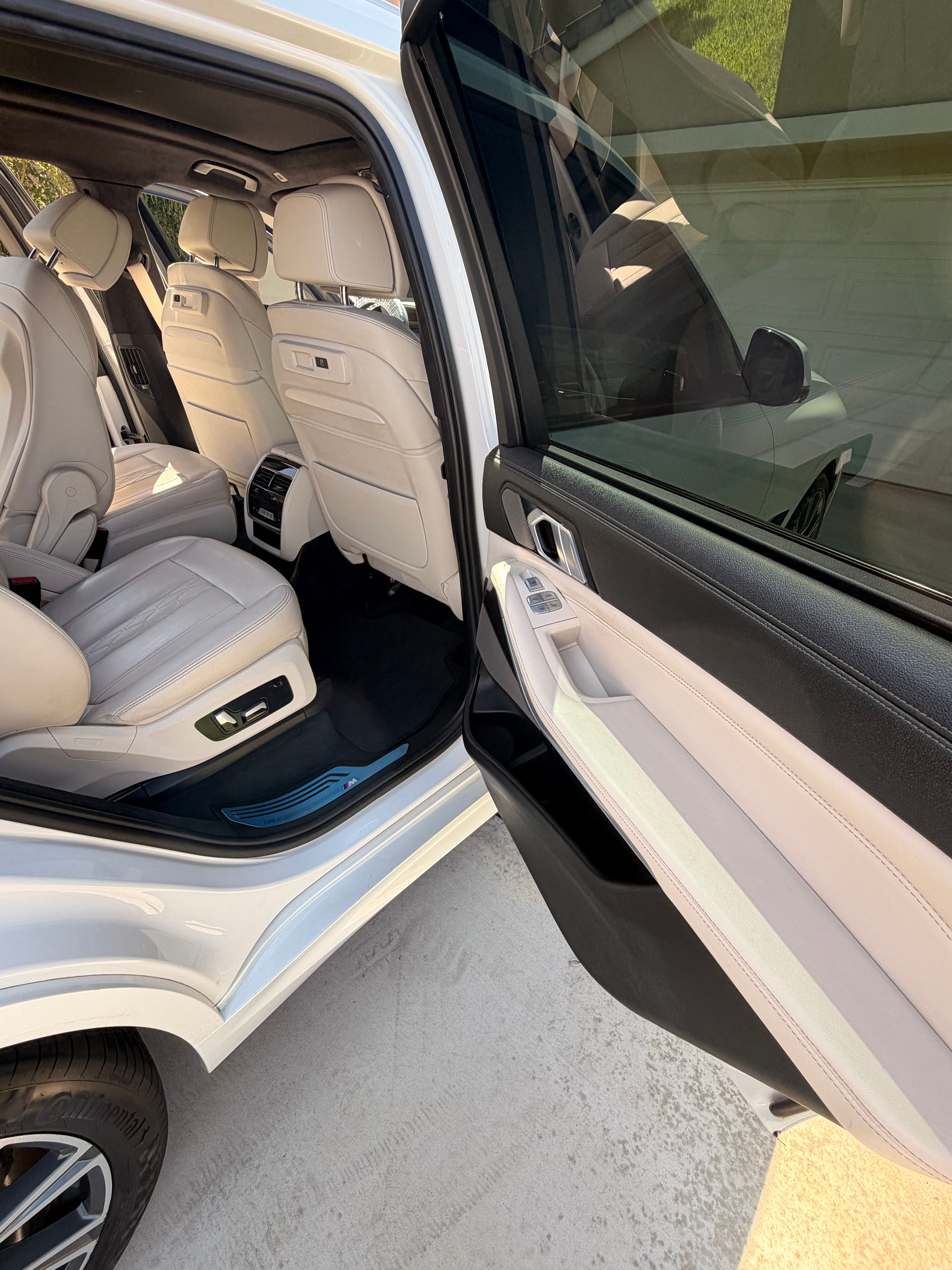 Used 2021 BMW X7 xDrive40i w/ M Sport Package AWD/4WD image 22